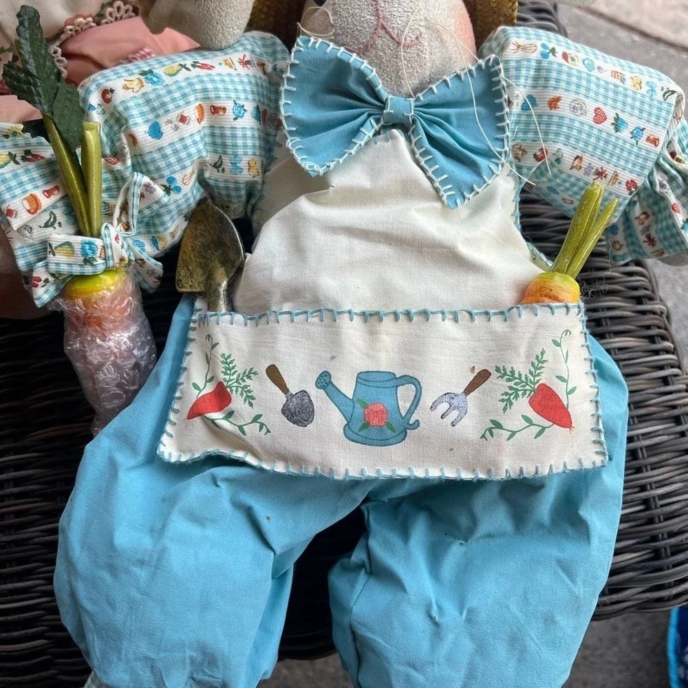VINTAGE 90’s GARDENING RABBIT HOME DECOR